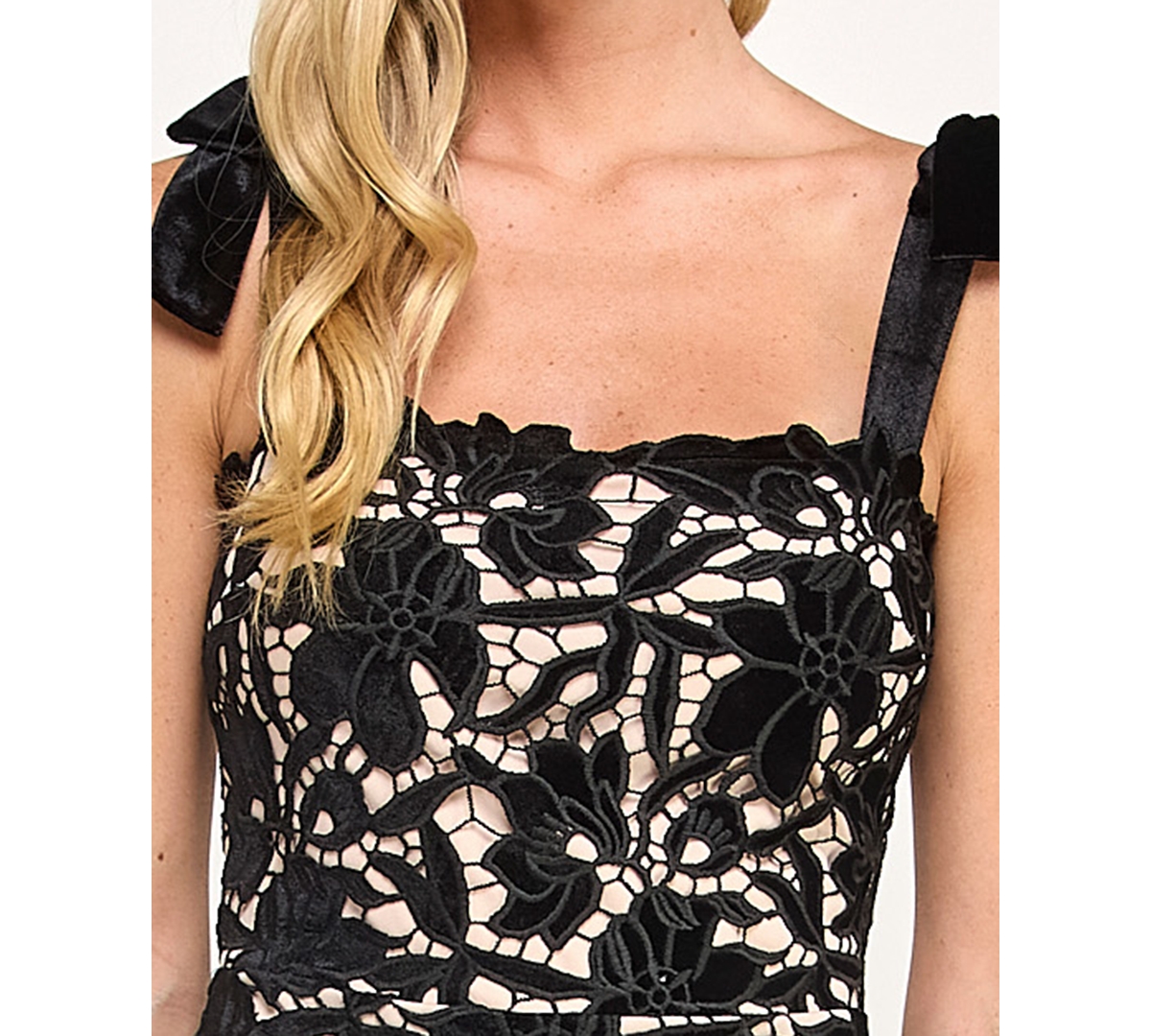 Seni & Cade Juniors Laser Cut Velvet Long Dress