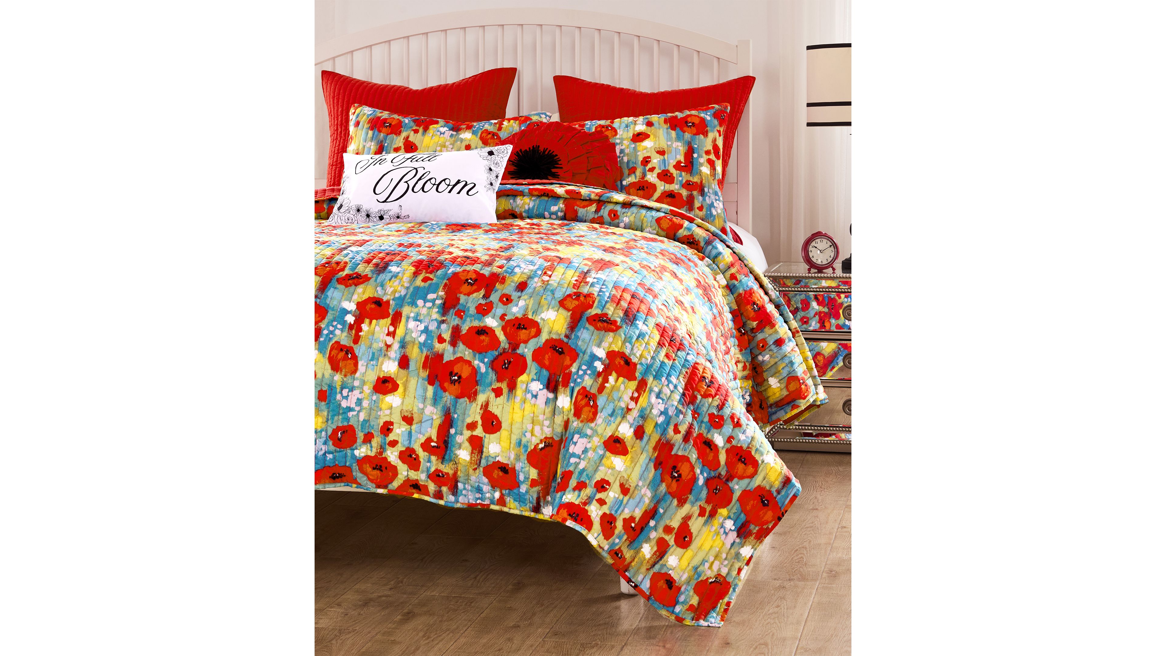 Greenland Home Fashions Poppies Modern Floral Quilt Sets