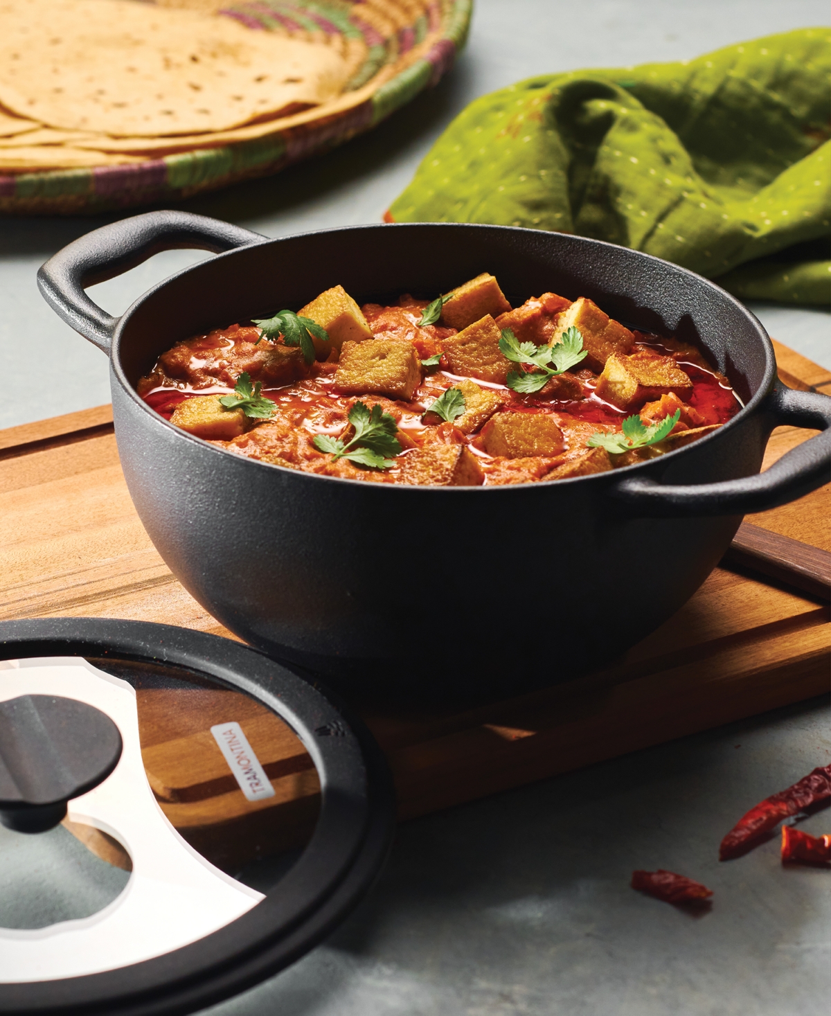 Tramontina Utsava Pre-seasoned Cast Iron 2.3-quart Kadai With Lid In Black