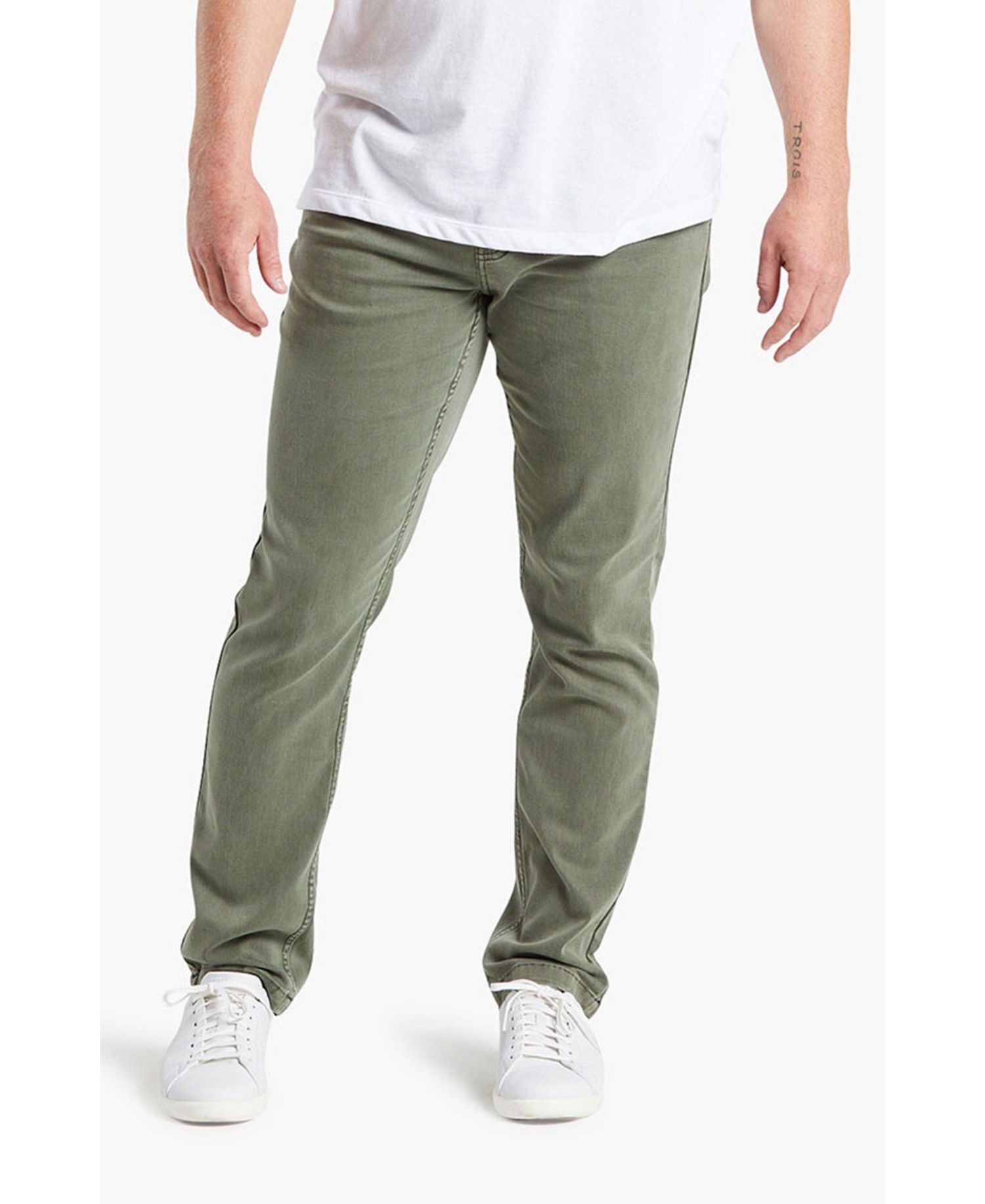 Mens Classic Fit Jeans (Signature Stretch Denim)