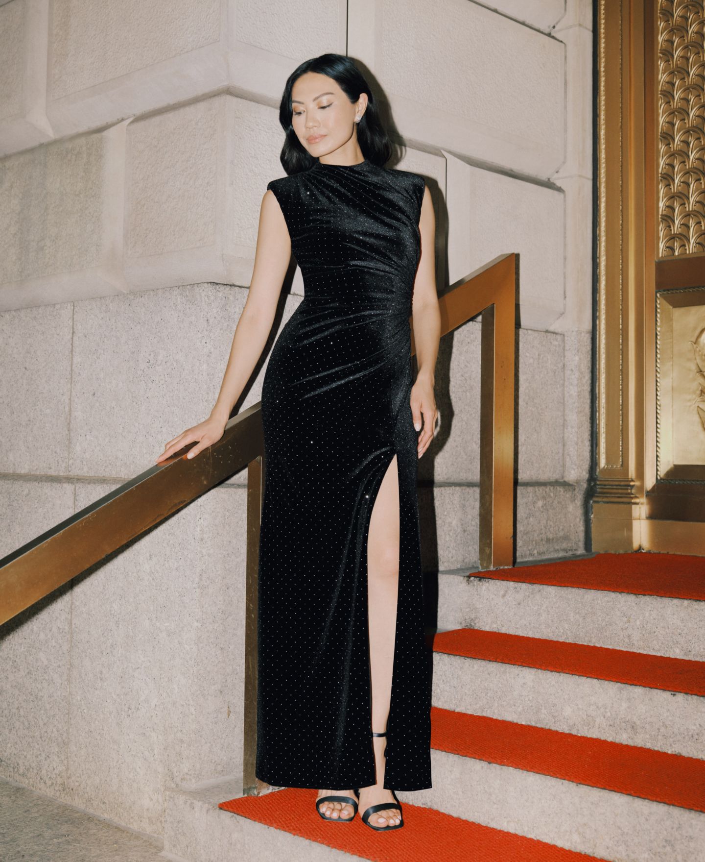 Женские платья Betsy & Adam Long Studded Velvet Gown, цвет: Чёрный / Серебряный — фото 10