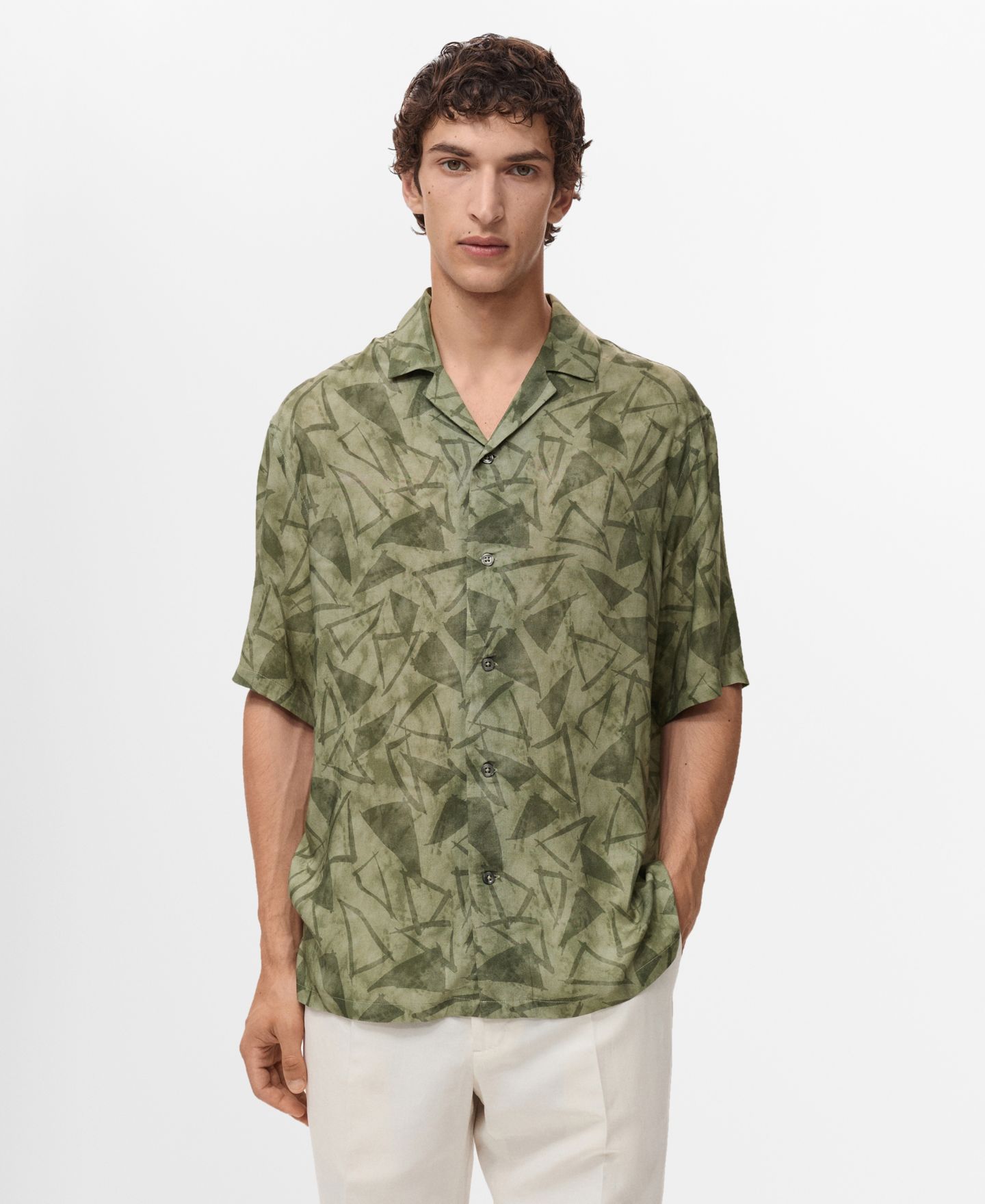 Мужская рубашка Mango Printed Bowling, цвет: Тёмный зелёный — фото 1
