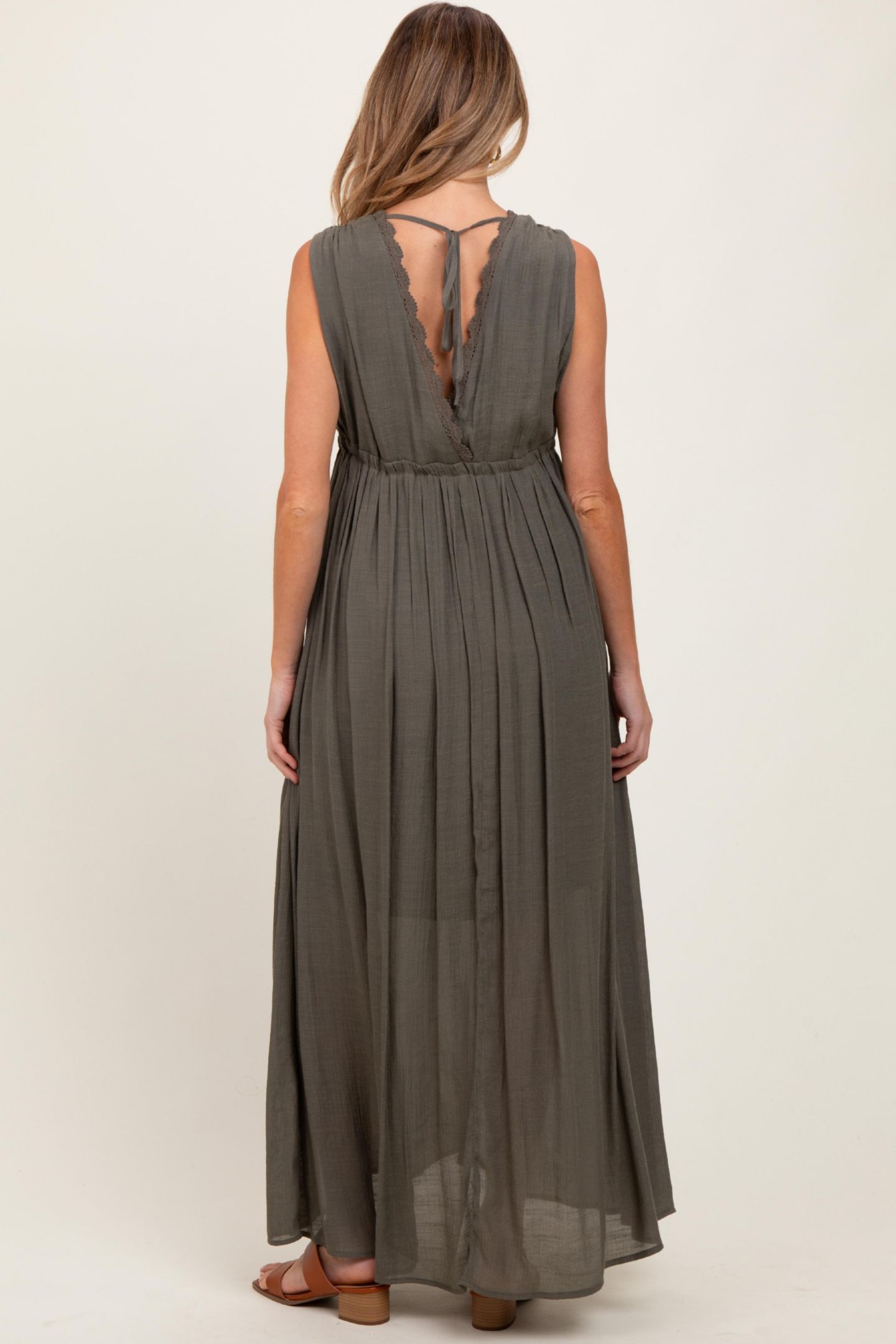 Женское платье Pinkblush Olive Deep V-Neck Sleeveless Button Down Maxi, цвет: Оливковый зелёный — фото 3