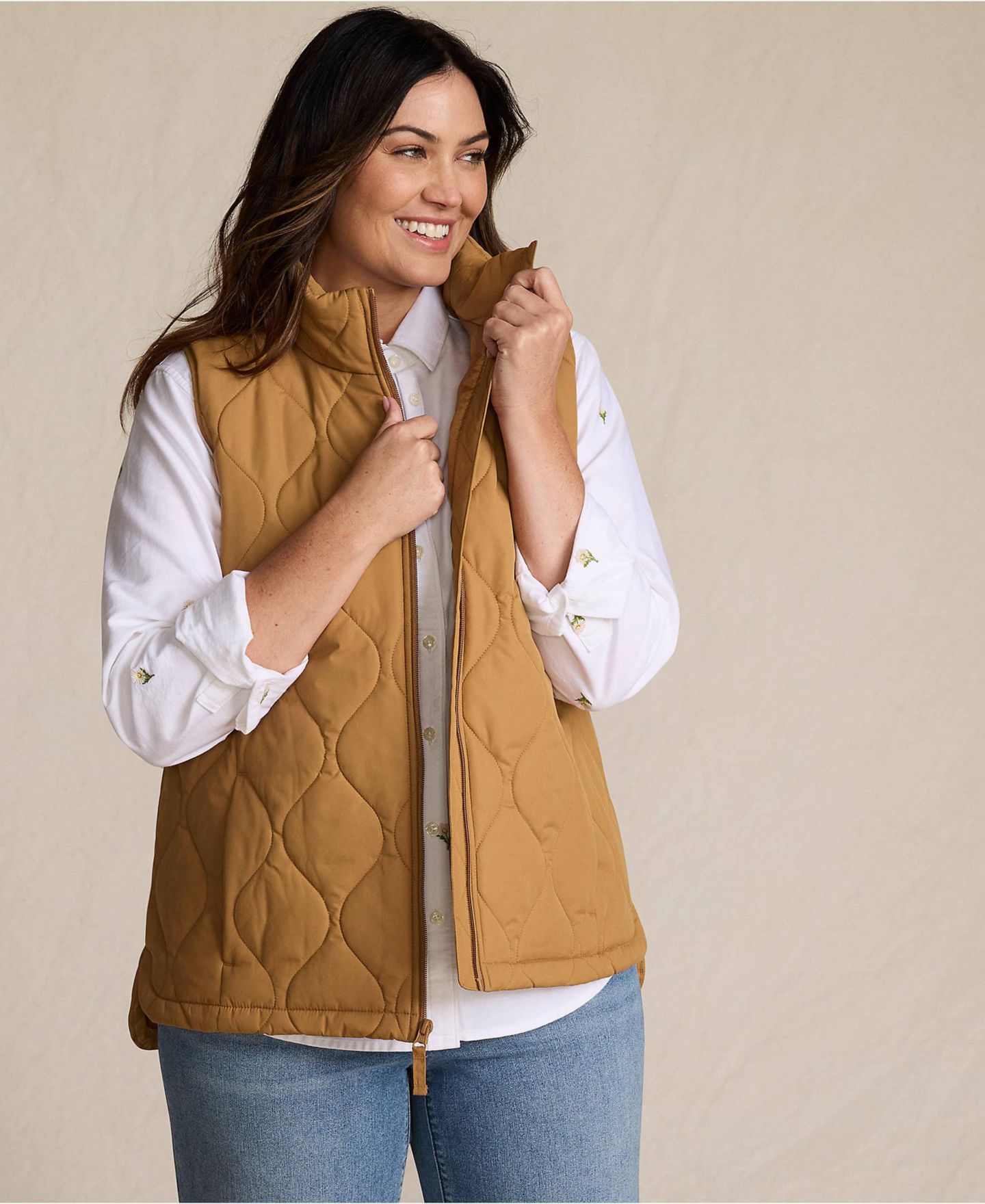 Женский жилет Lands' End Plus Size FeatherFree Quilted Insulated Vest, цвет: Верблюжий — фото 3