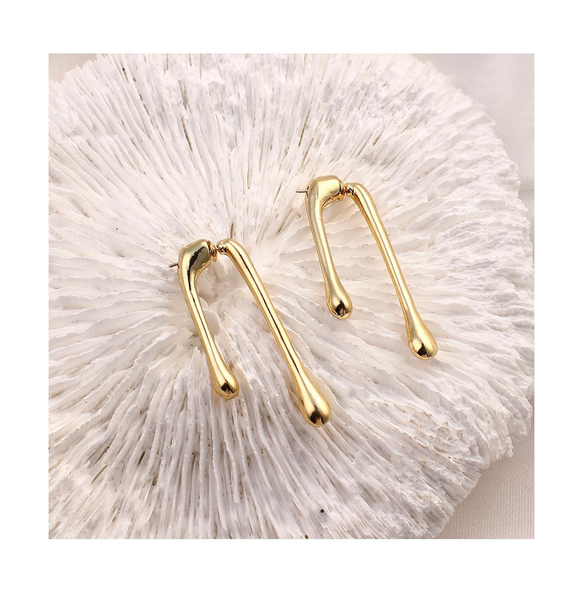 Sohi Women's The Drizz Drop Earrings