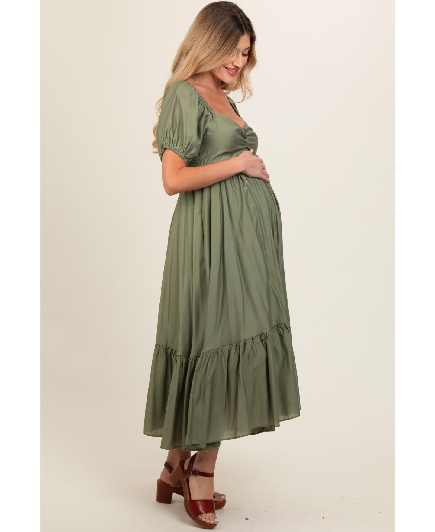 Женское платье Pinkblush Olive Ruched Sweetheart Neck Tiered Midi, цвет: Оливковый зелёный — фото 3