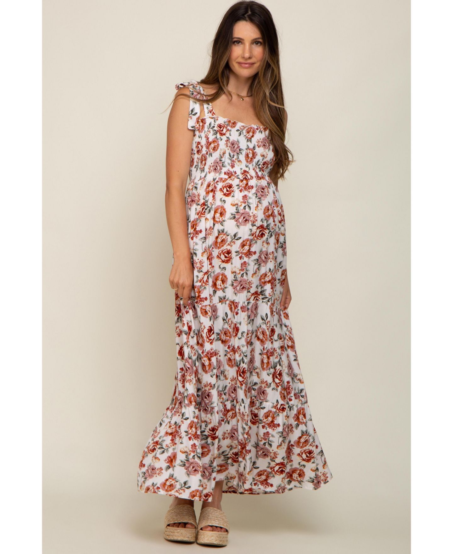 Женское платье Pinkblush Cream Floral Smocked Shoulder Tie Tiered Maxi, цвет: Кремовый — фото 4
