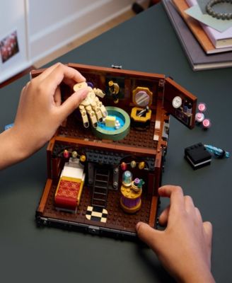 Wednesday Thing's Apartment Building Toy 76785, 828 Pieces