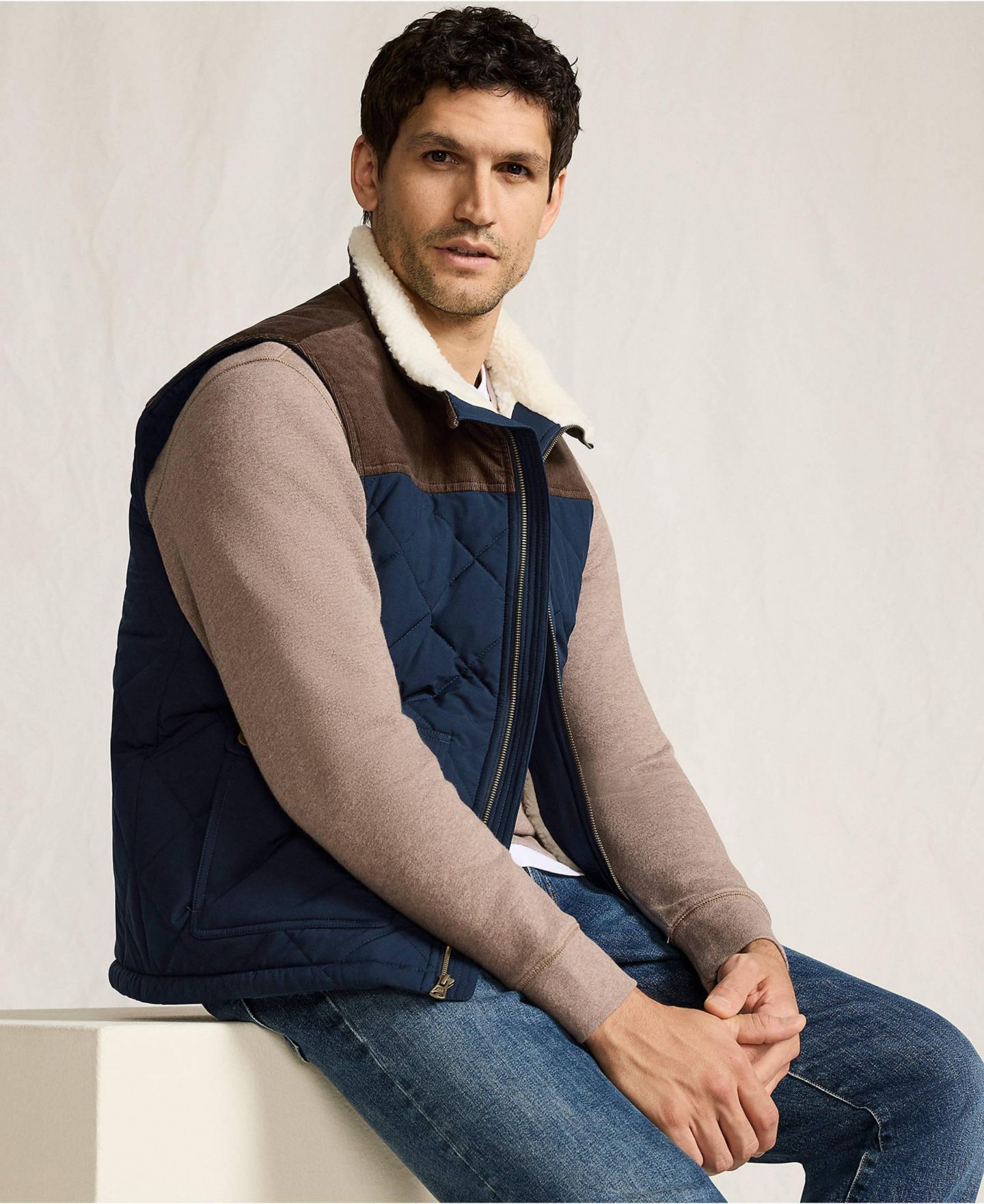 Мужской жилет Lands' End Insulated Field Vest, цвет: Тёмно-синий — фото 4
