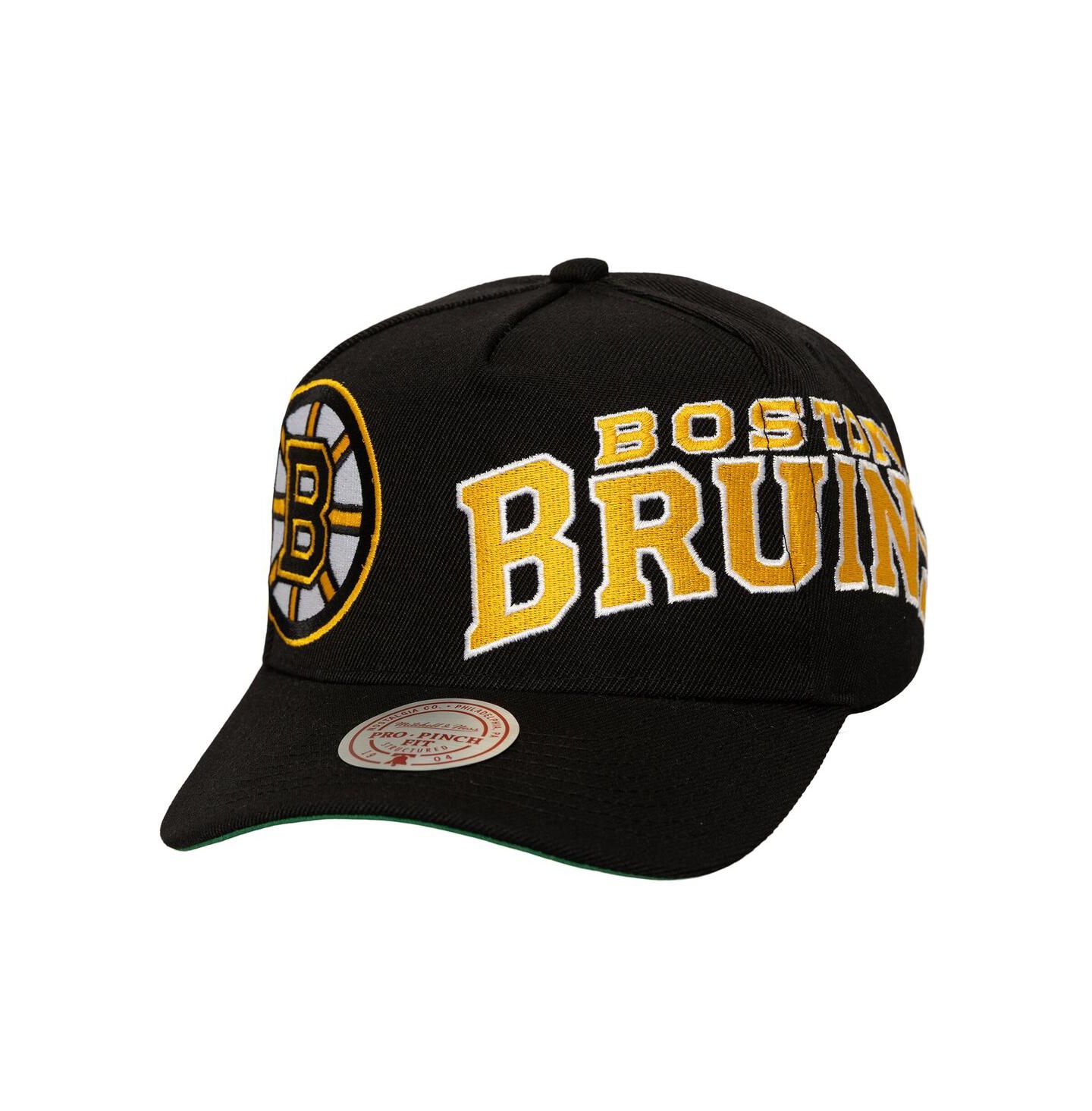Мужская кепка Mitchell & Ness Black Boston Bruins Busted Logo Wordmark Wrap-Around Pro Pinch Adjustable Hat — фото 1