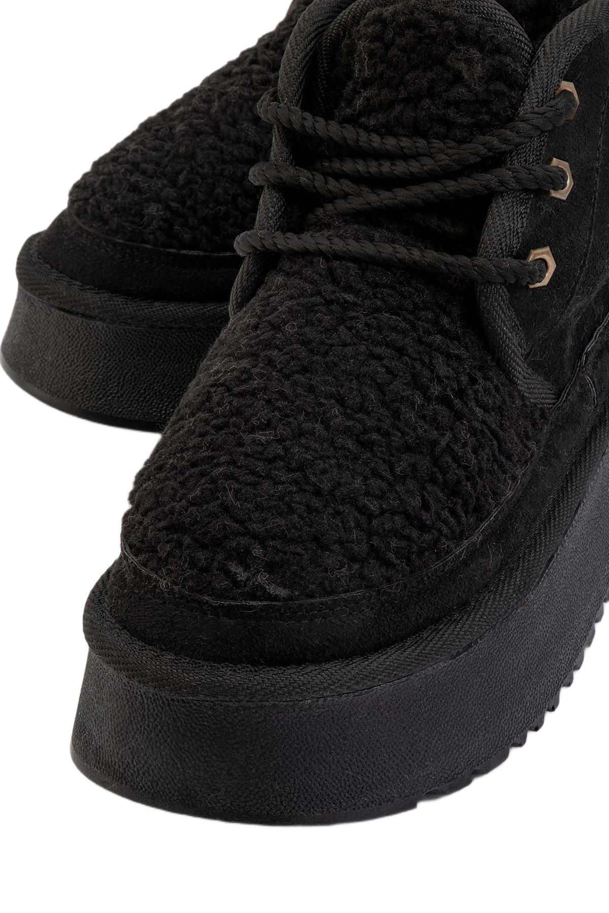 Prologue Shoes Tyson Lace Up Boot (Women)