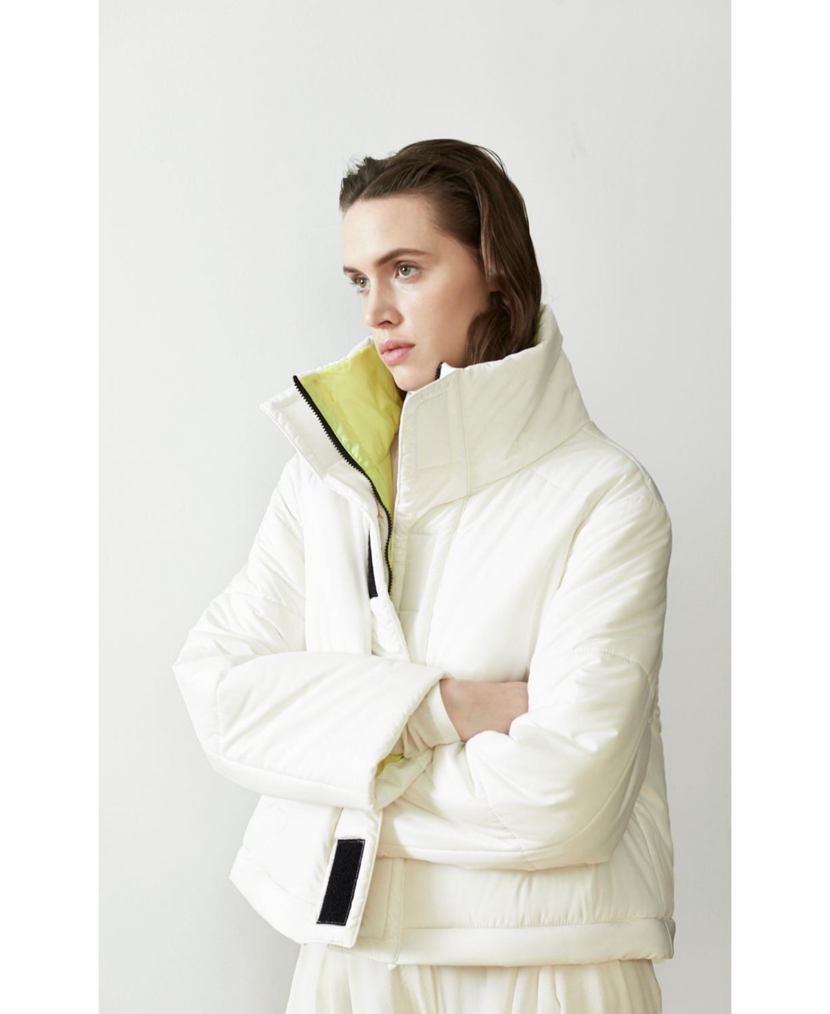 Caalo Women's Reversible Cropped Sustainable Down Coat