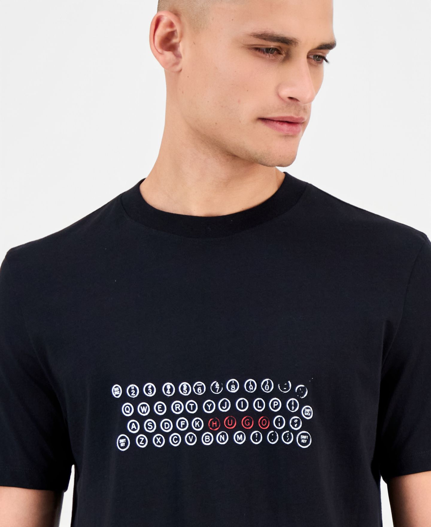 Мужская футболка Hugo Boss Deyss Short-Sleeve Keyboard Logo Graphic Crewneck, цвет: Чёрный — фото 2