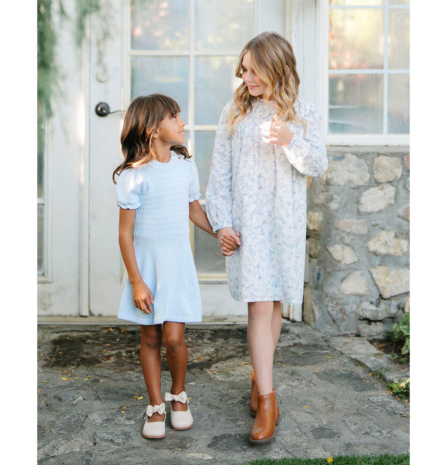 Платье Hope & Henry Organic Long Sleeve Ruffle Neck Smocked Yoke Dress для девочек-малышей, цвет: Зимний с принтом — фото 3