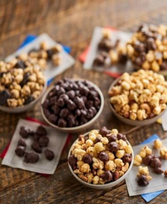 Harry David Holiday Moose Munch Premium Popcorn Deluxe Tin, 6 Piece