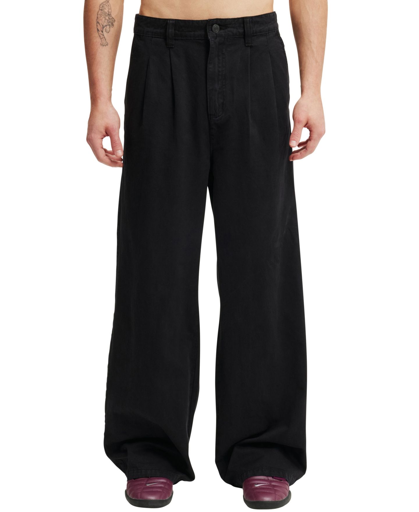 Мужские брюки COTTON ON Super Baggy Pleated Pant, цвет: Чёрный — фото 1