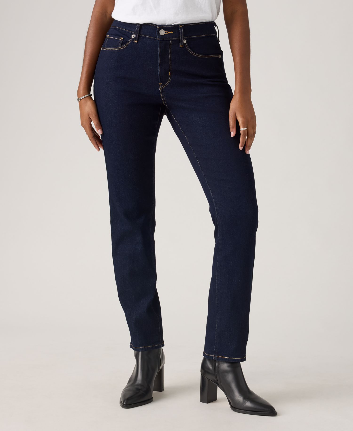 Women's Classic Straight Jeans
