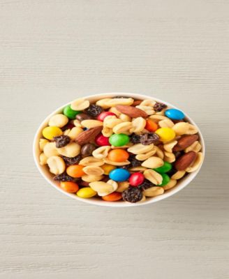 holiday Deluxe Sweet and Salty Gift Box, 11 Pieces