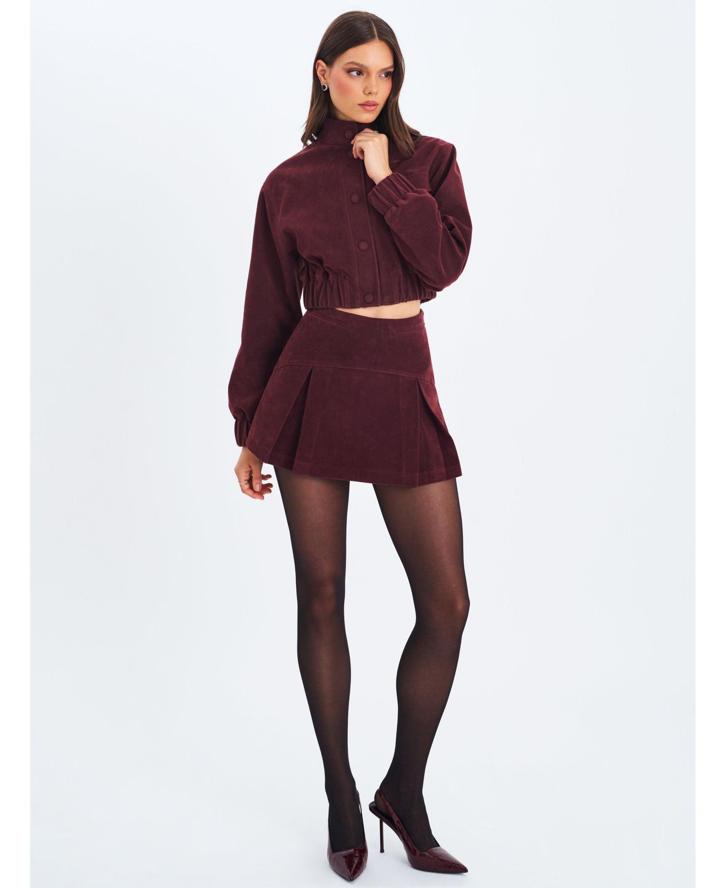 Женская юбка Miss Circle Faryn Mahogany Faux Suede Pleated A-Line Mini, цвет: Красное дерево — фото 3