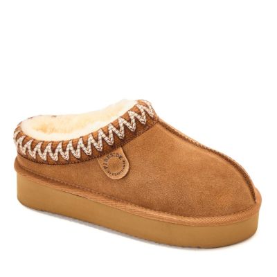 Dearfoams Fireside by Women's Queenstown Genuine Shearling Clog With Embroidery
