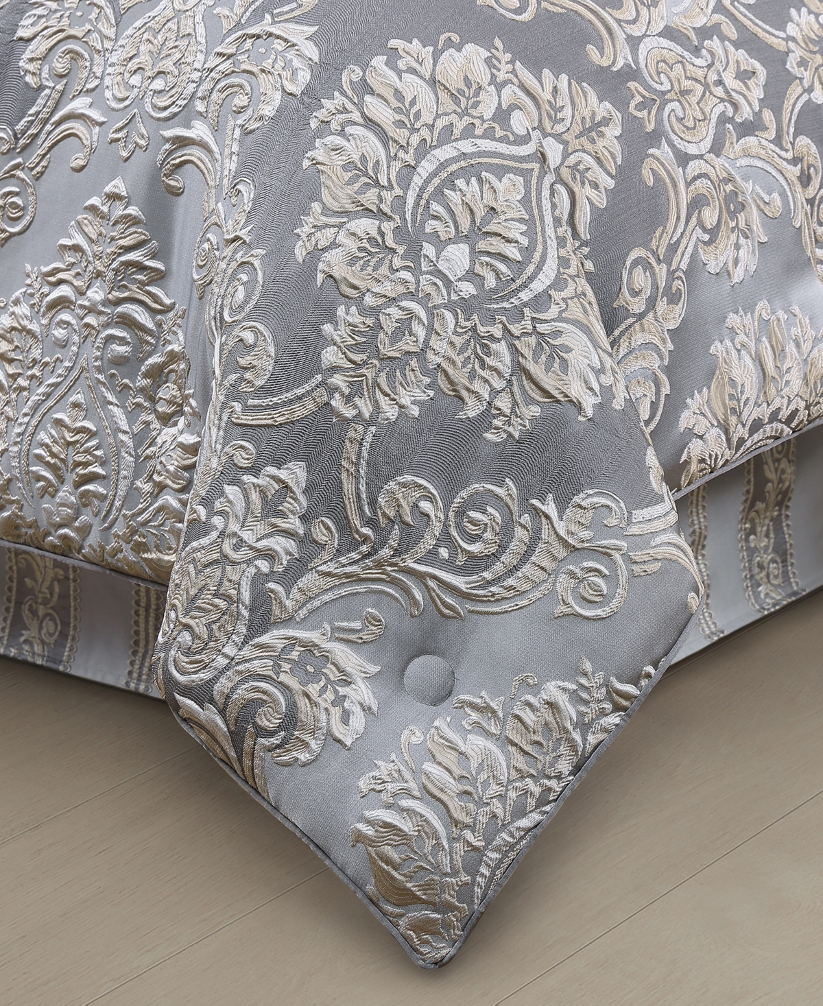 J Queen New York Krista Woven Damask 4-Pc. Comforter Set, California King