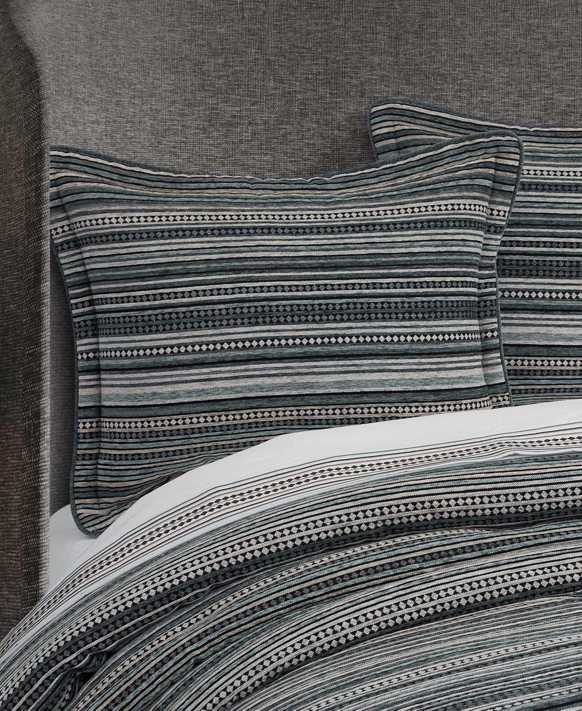 J Queen New York Parallel Chenille Stripe 4-pc. Comforter Set, King In Gray