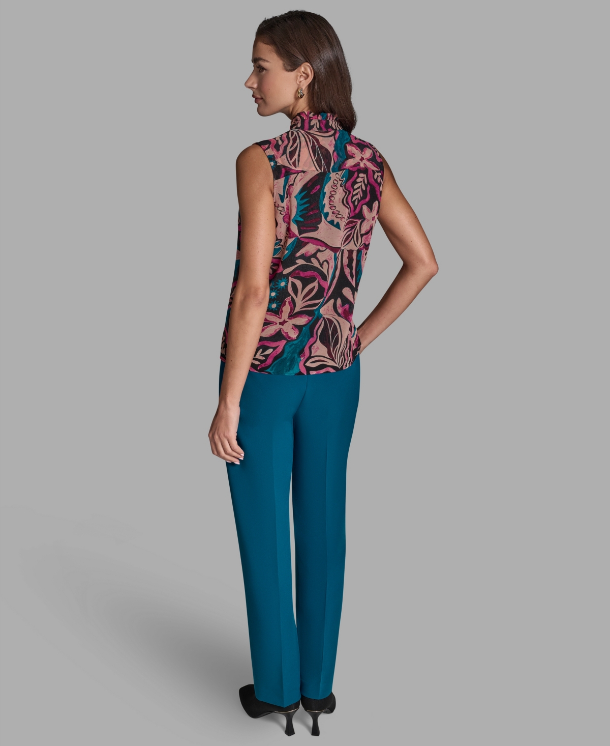 Bcbg Women's Sleeveless Ruffle Front Top In Multi