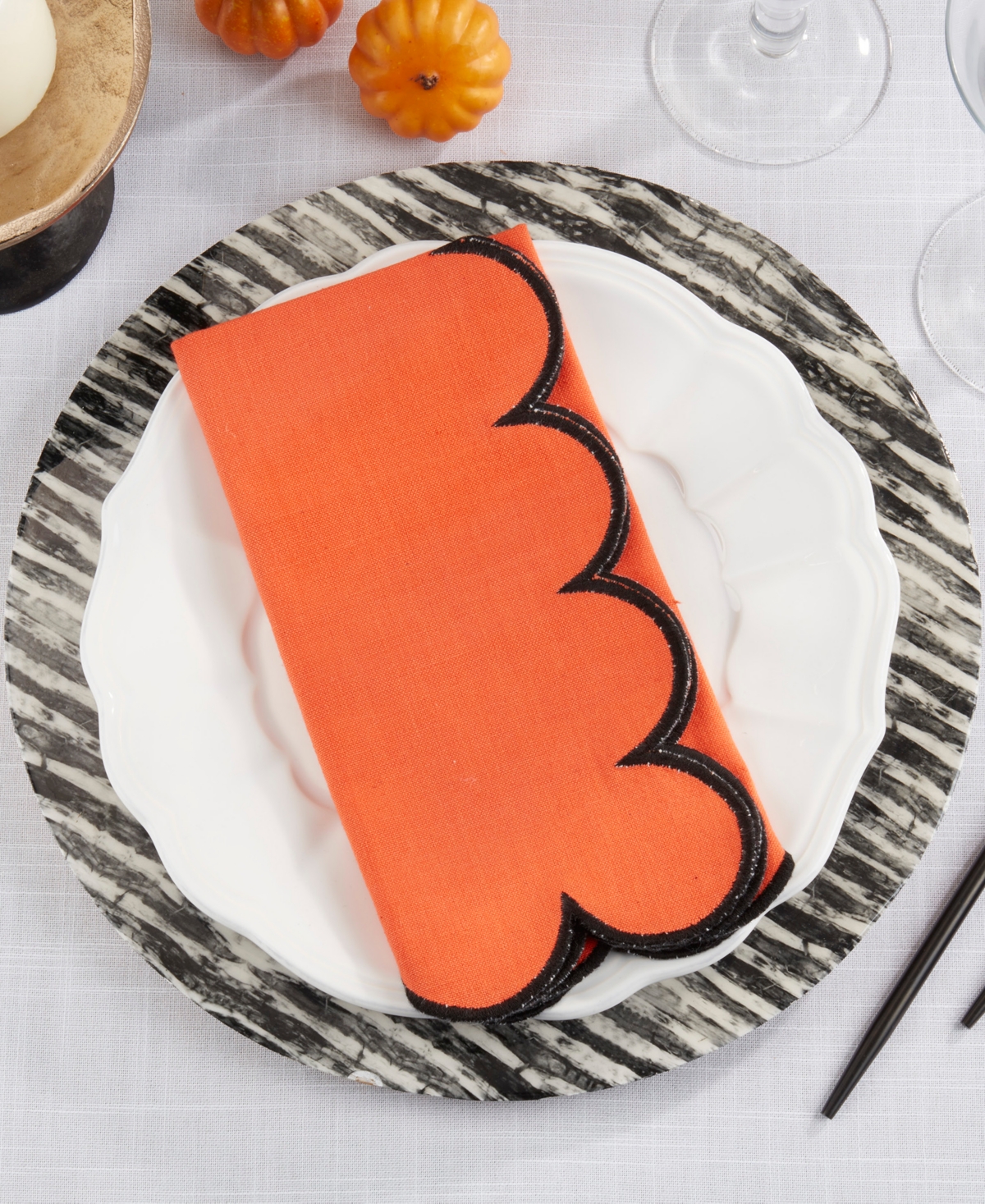 Saro Lifestyle Sweet Edge Scalloped Napkin, Set Of 4 In Orange