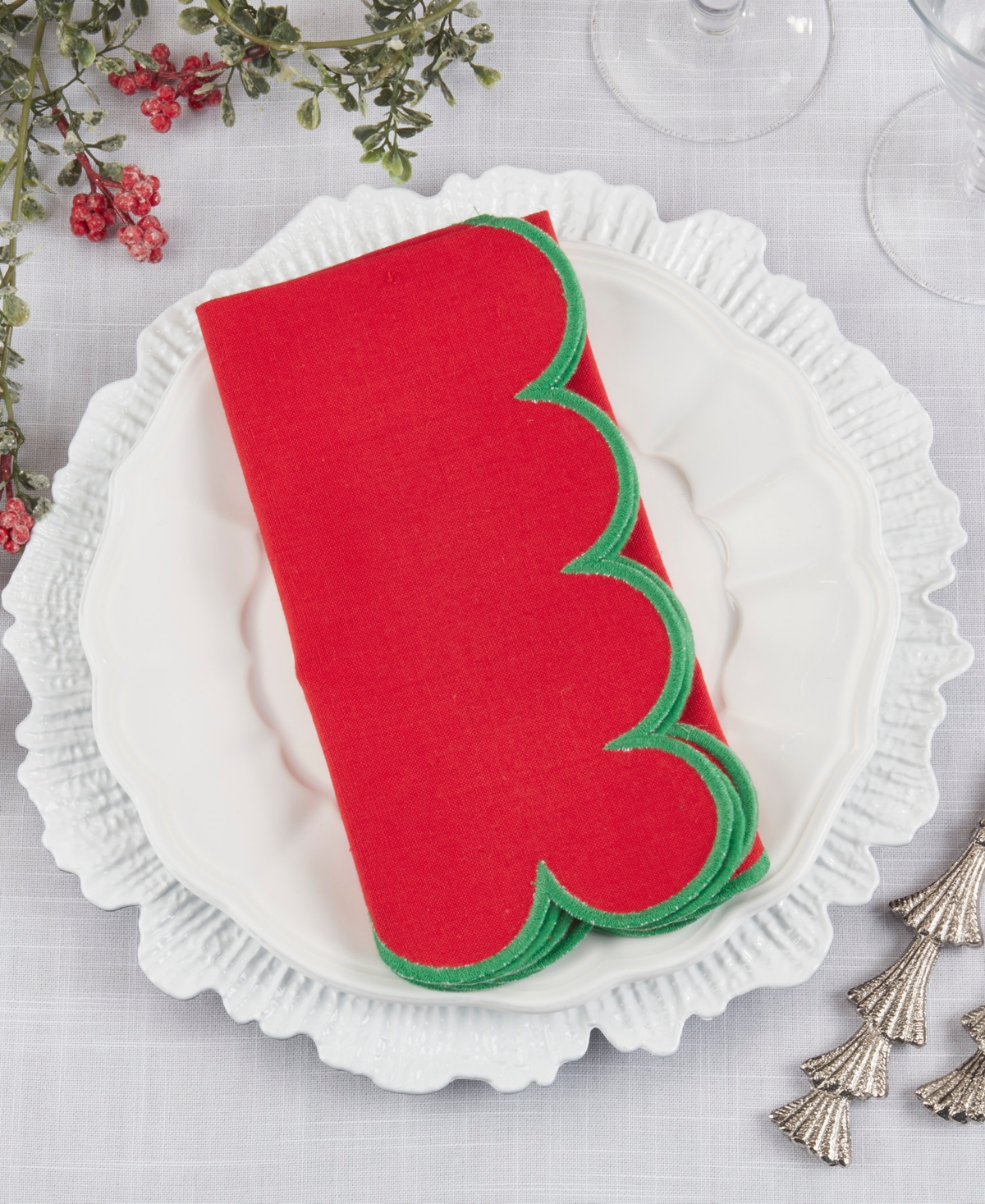 Saro Lifestyle Sweet Edge Scalloped Napkin, Set Of 4 In Red