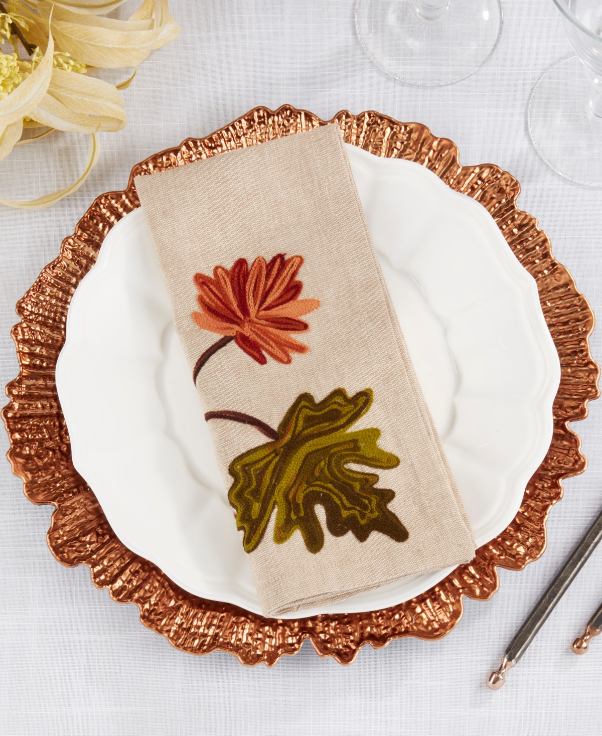 Saro Lifestyle Golden Grove Leaf Napkin, Set of 4