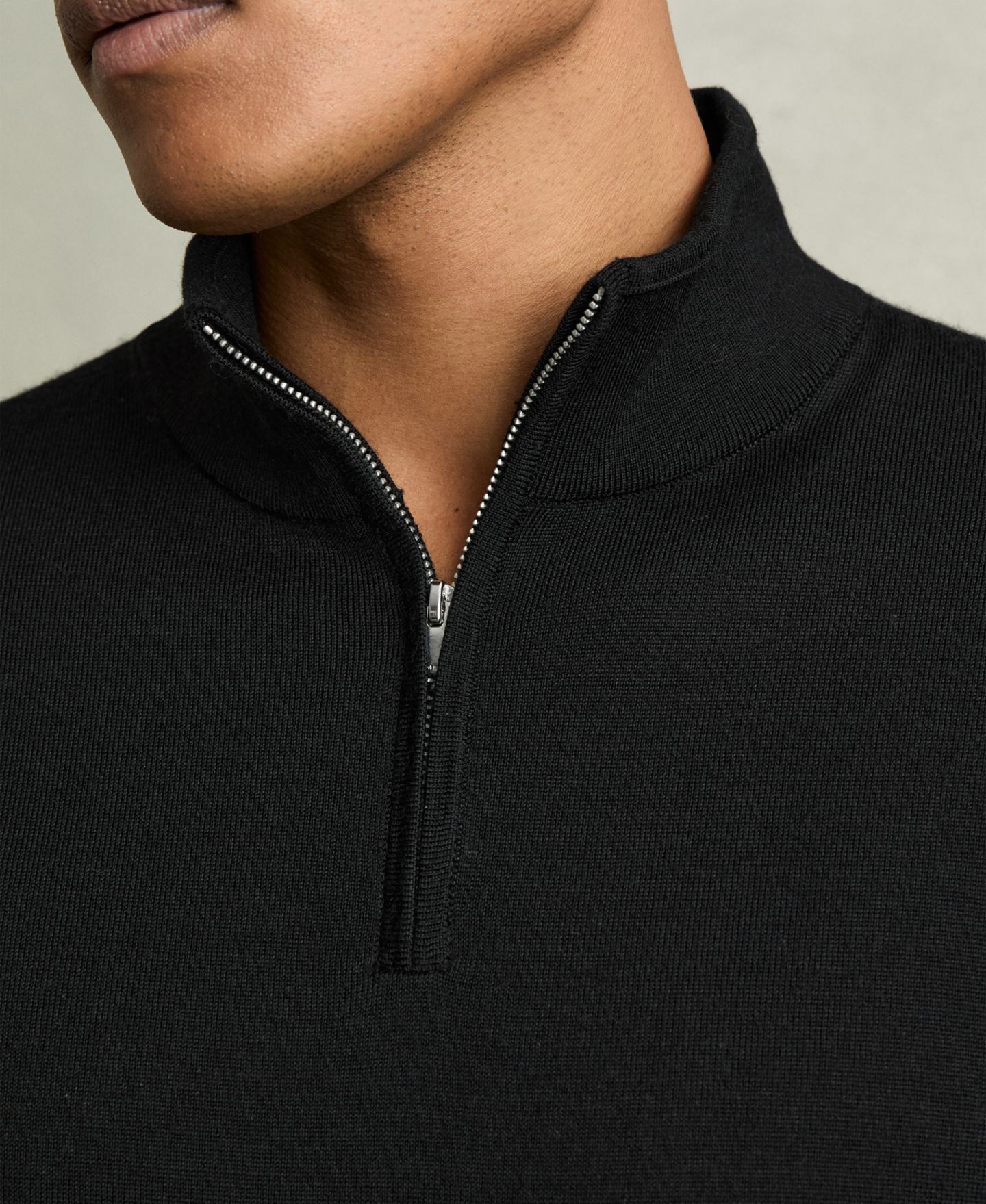Мужской свитер REISS Blackhall Merino Wool Half-Zip Funnel Neck, цвет: Чёрный — фото 3