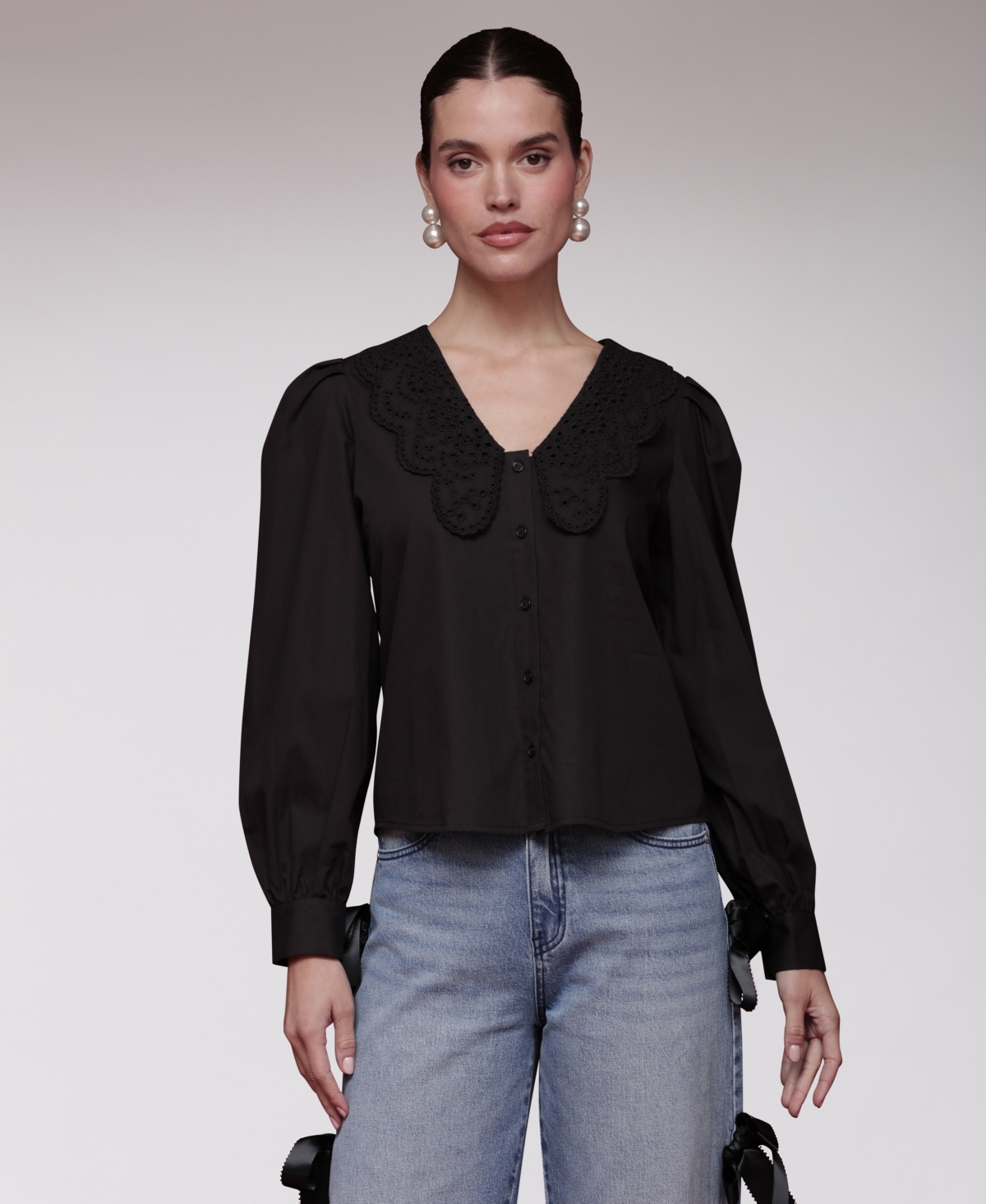 Avec Les Filles Women's Embroidered Woven V-Neck Top