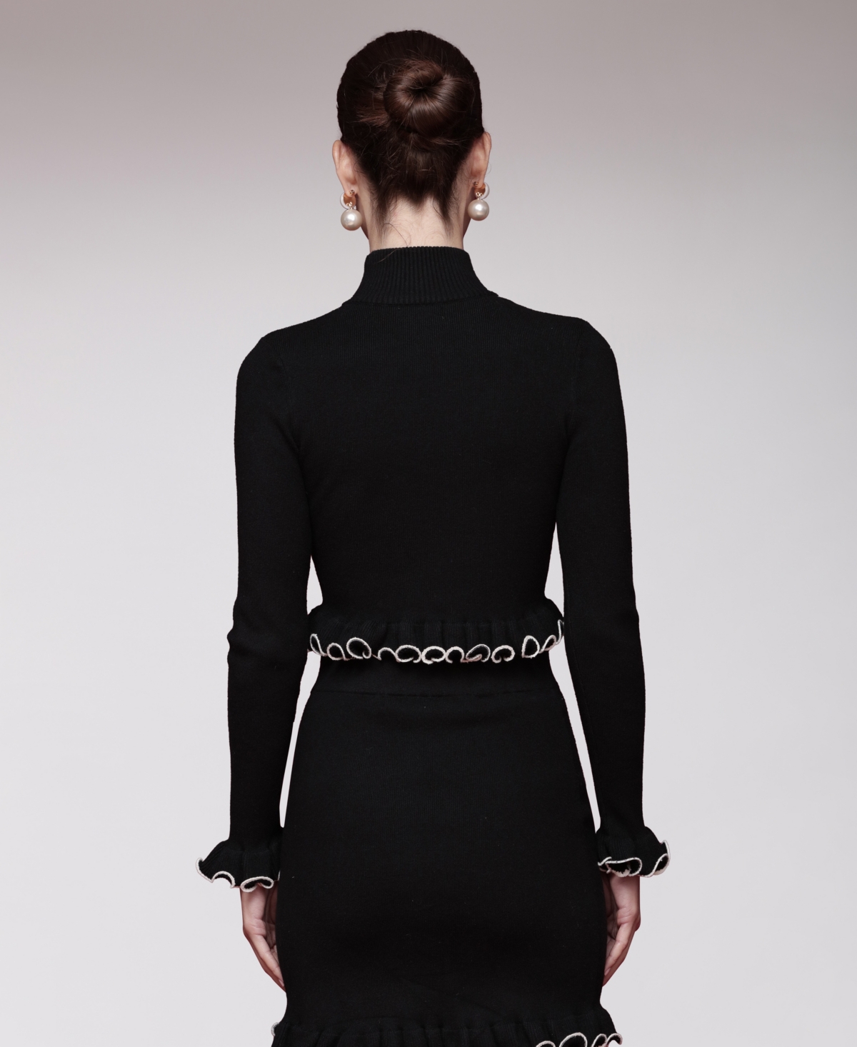 Avec Les Filles Women's Mock Neck Ruffle Sweater Top In Black