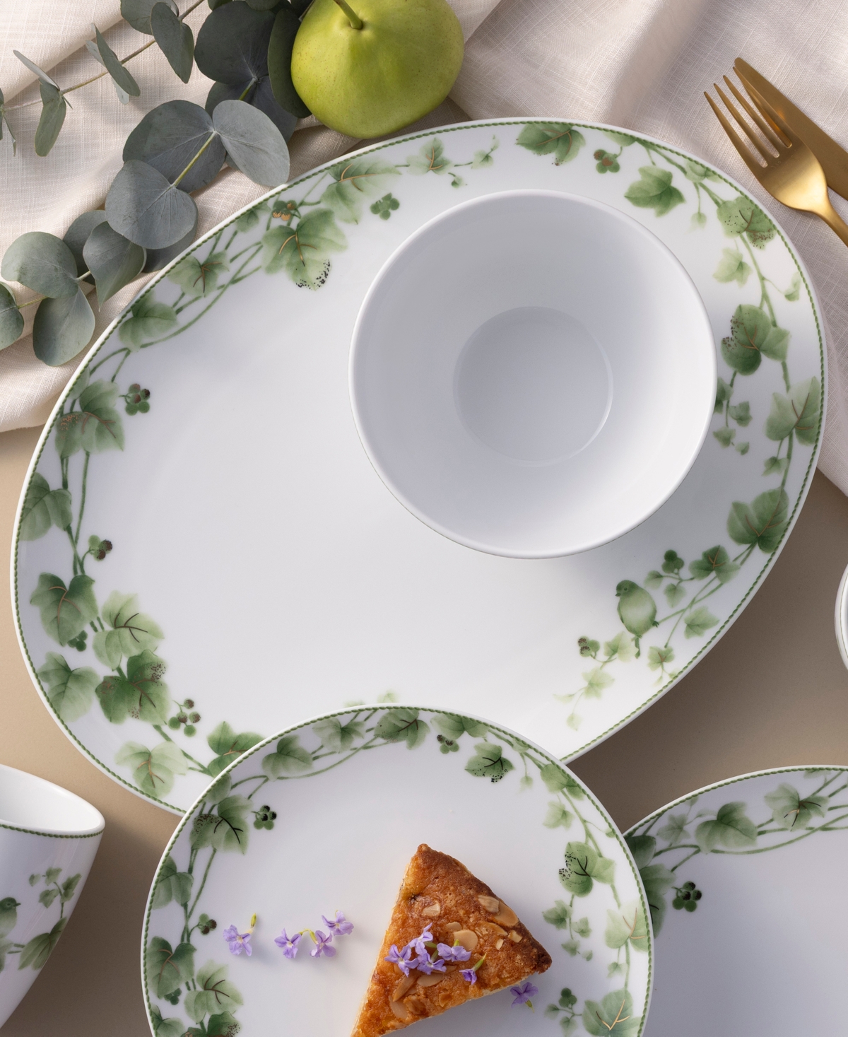 Noritake Ivy Whisper Oval Platter In Green