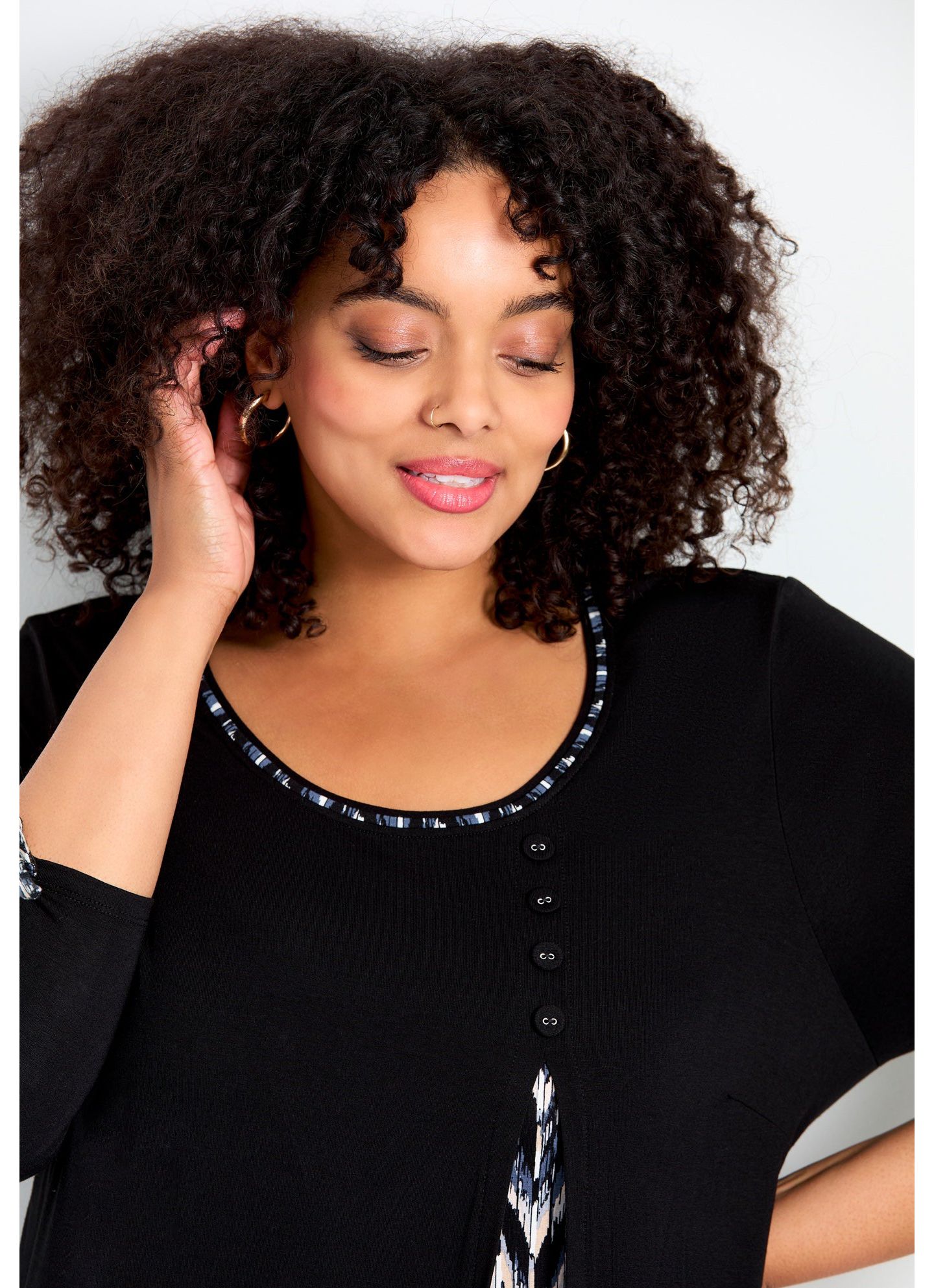 Женский топ Avenue Plus Size Alena Print Tunic top, цвет: Mono Brushed Chevron — фото 3