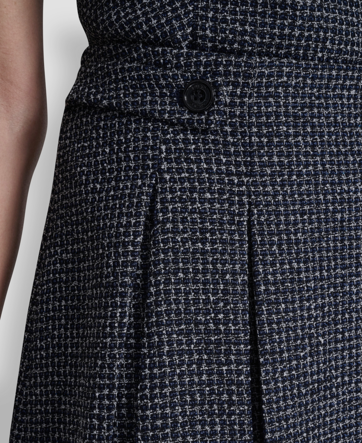 Dkny Women's Pleated Zippered Mini Skirt In Black