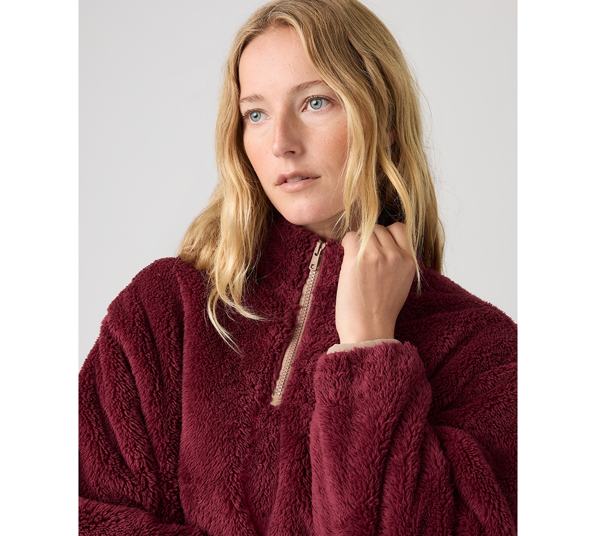 Levi's Women's Gemma Quarter-zip Sweatshirt In Burgundy
