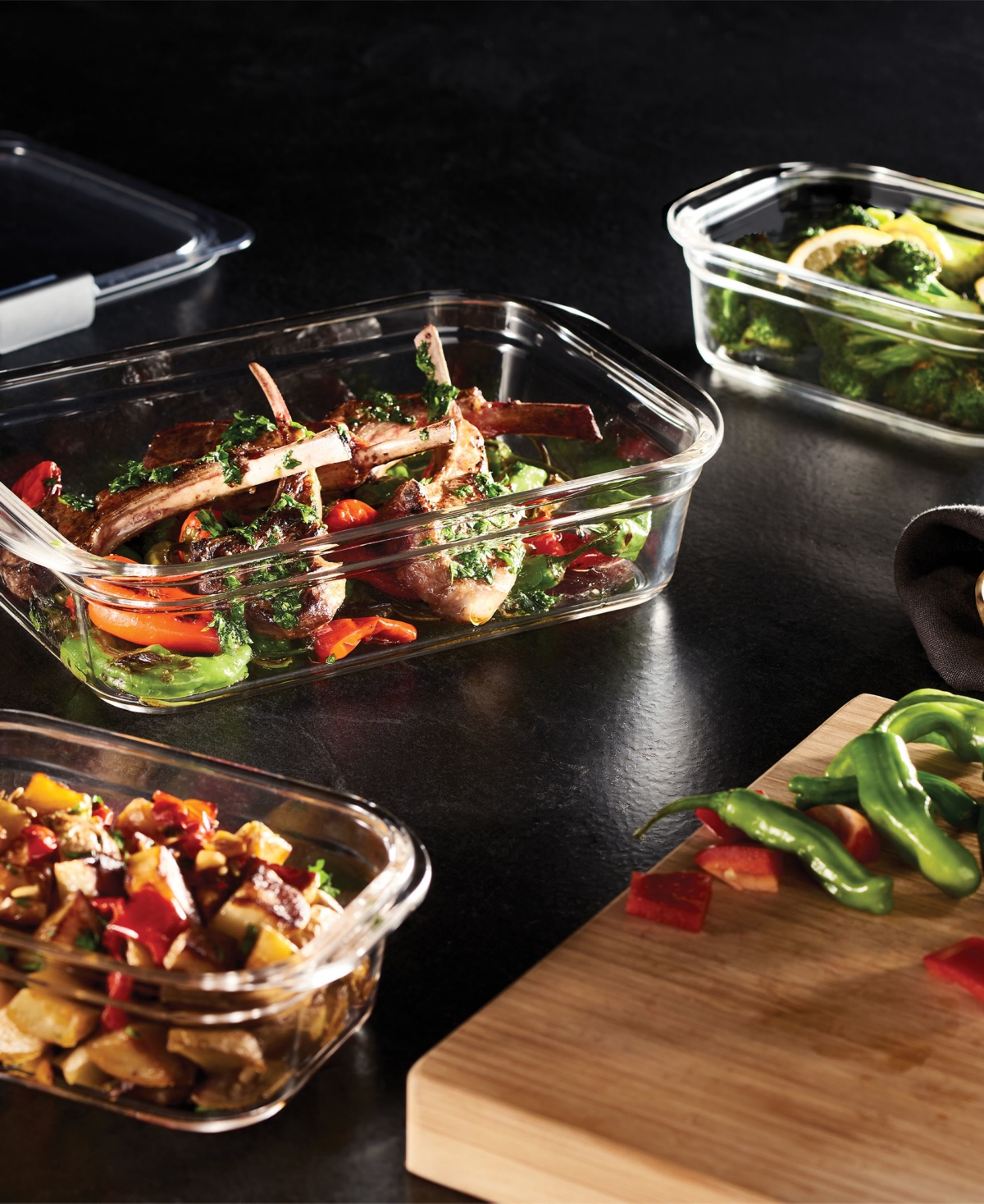 Rubbermaid Brilliance 8-cup Food Storage Container In Transparent