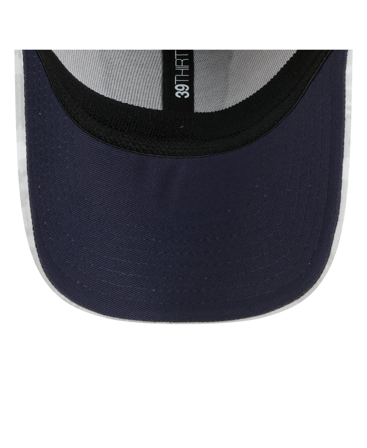 New Era Men's White Chicago Bears 2025 Salute to Service Digital Camo Fan Pack 39THIRTY Flex Hat