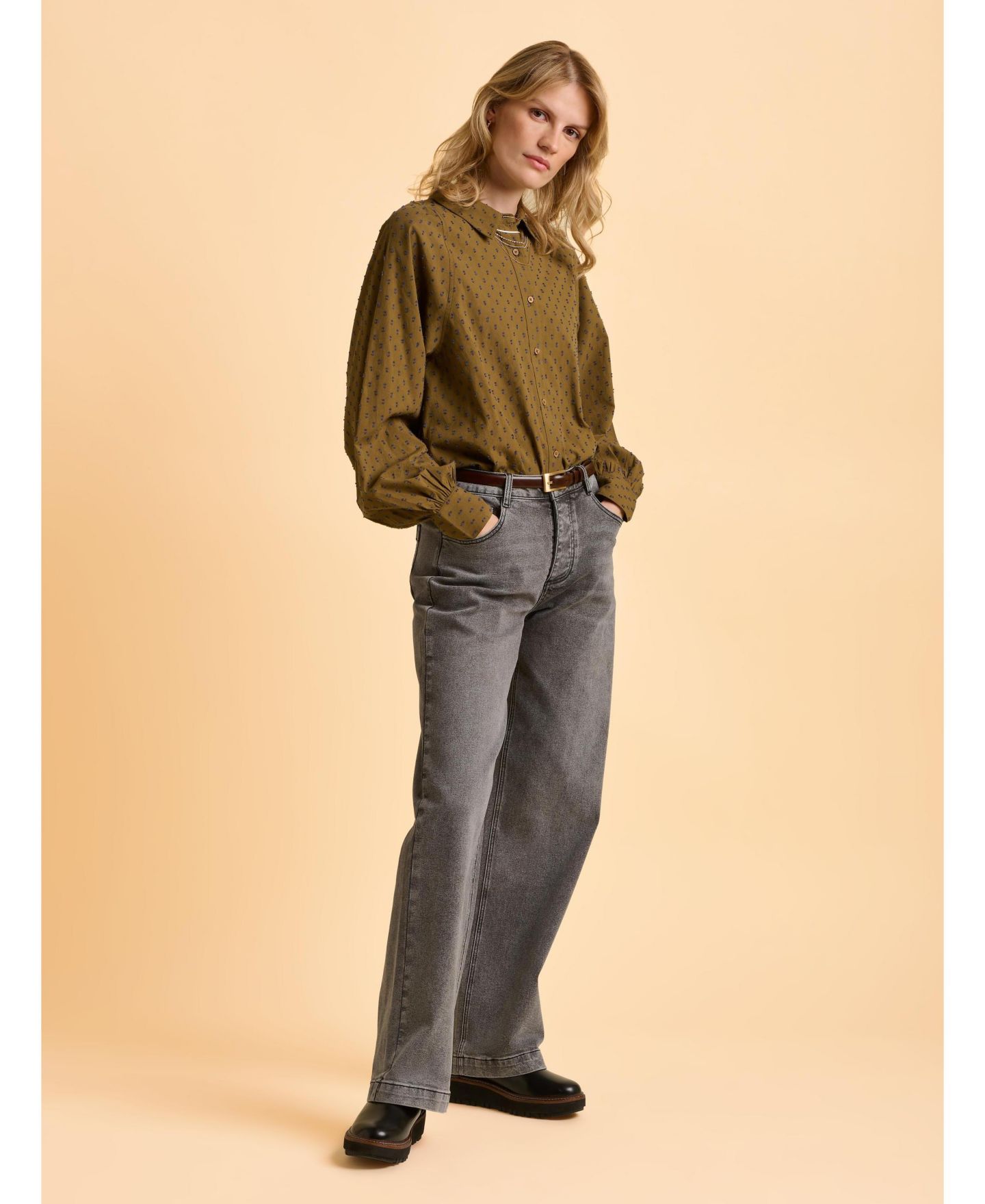 Женская рубашка Brakeburn Julia Balloon Sleeve Loose Fit, цвет: Хаки — фото 5