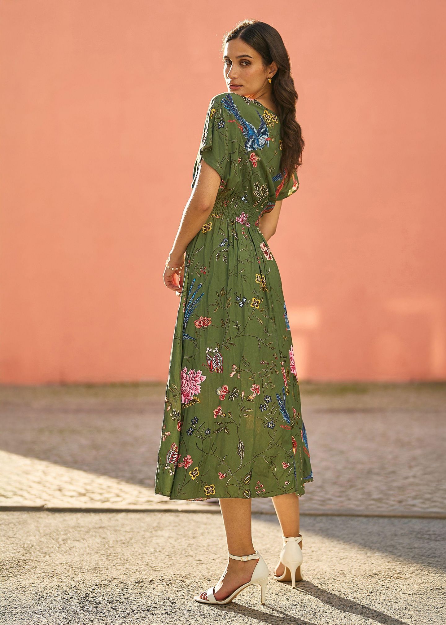 Женское платье Yumi Ruched Waist Kimono Sleeve Midi, цвет: Зелёный — фото 5