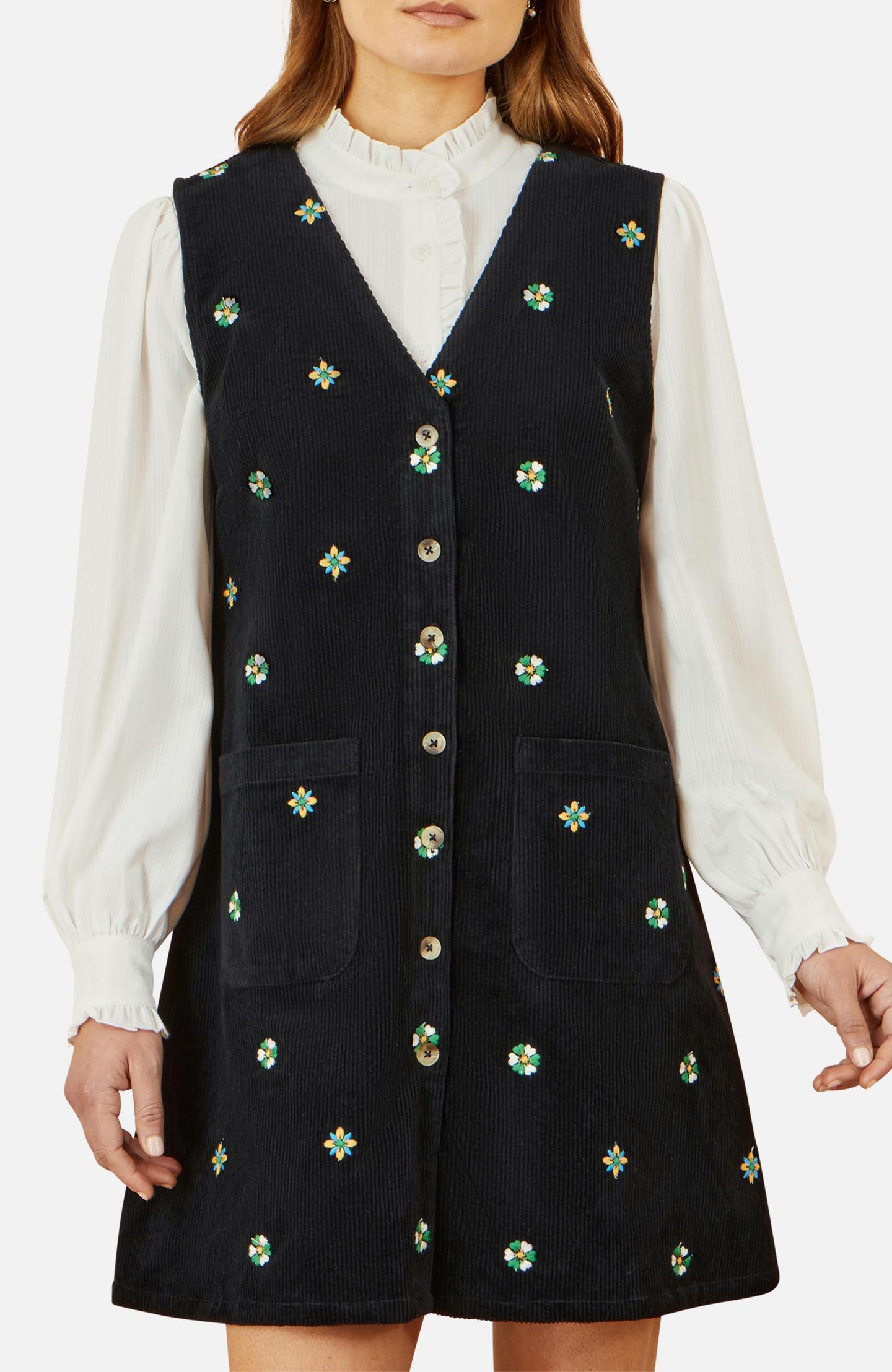 Женское платье Yumi Embroidered Button Up Pinafore, цвет: Чёрный — фото 8