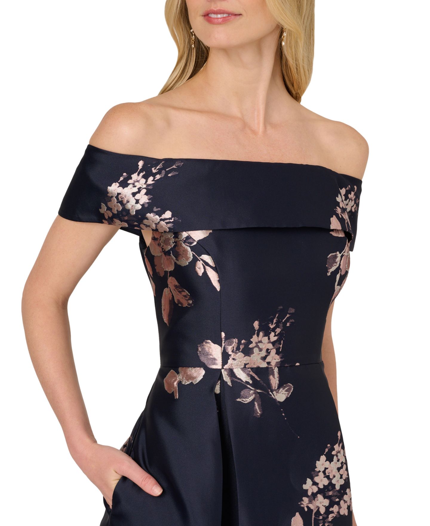 Женское платье Adrianna Papell Petite Off-The-Shoulder, цвет: Тёмно-синий пудровый — фото 3