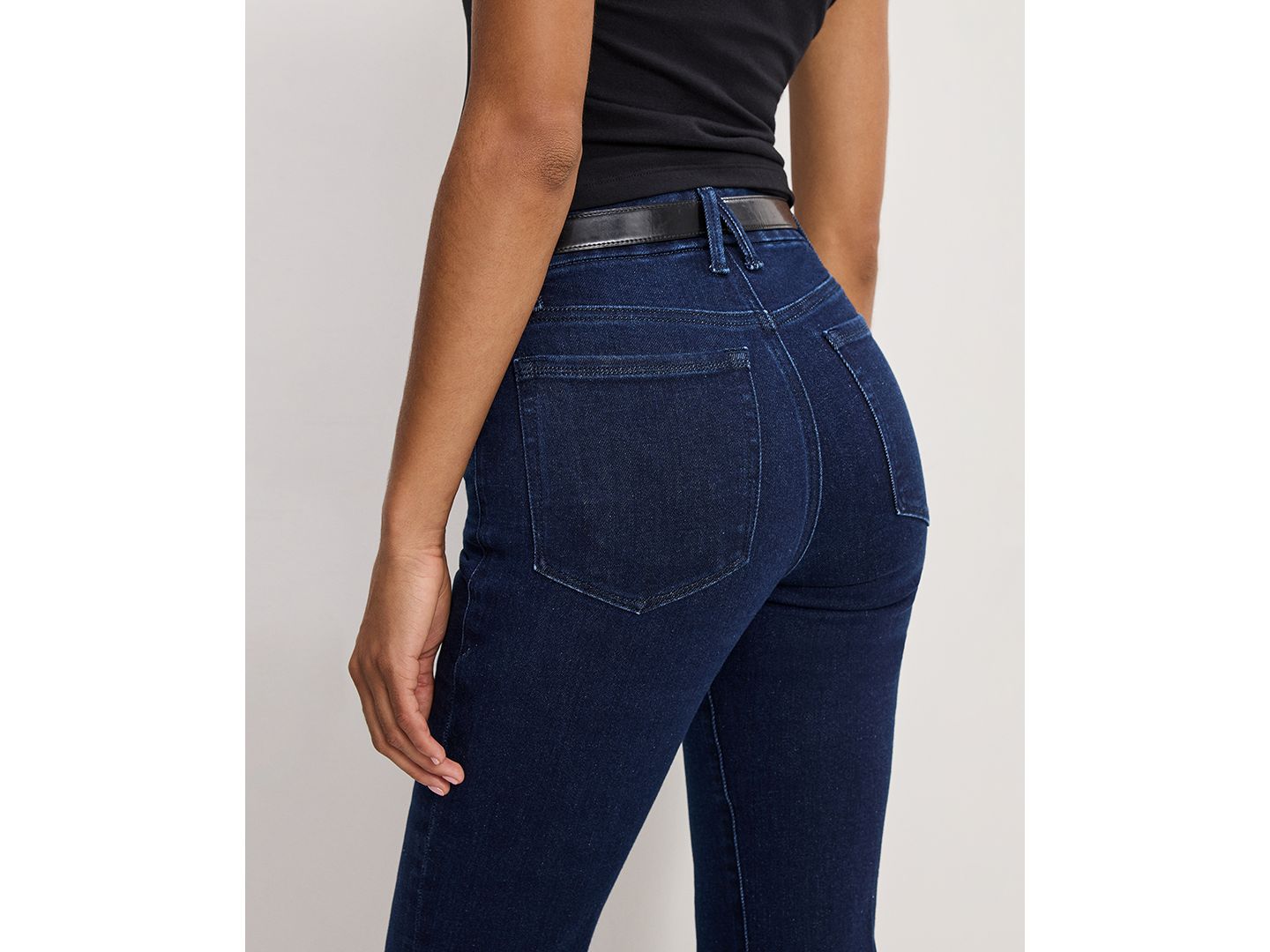 Женские джинсы Good American Good Legs Flare Compression, цвет: Индиго — фото 5