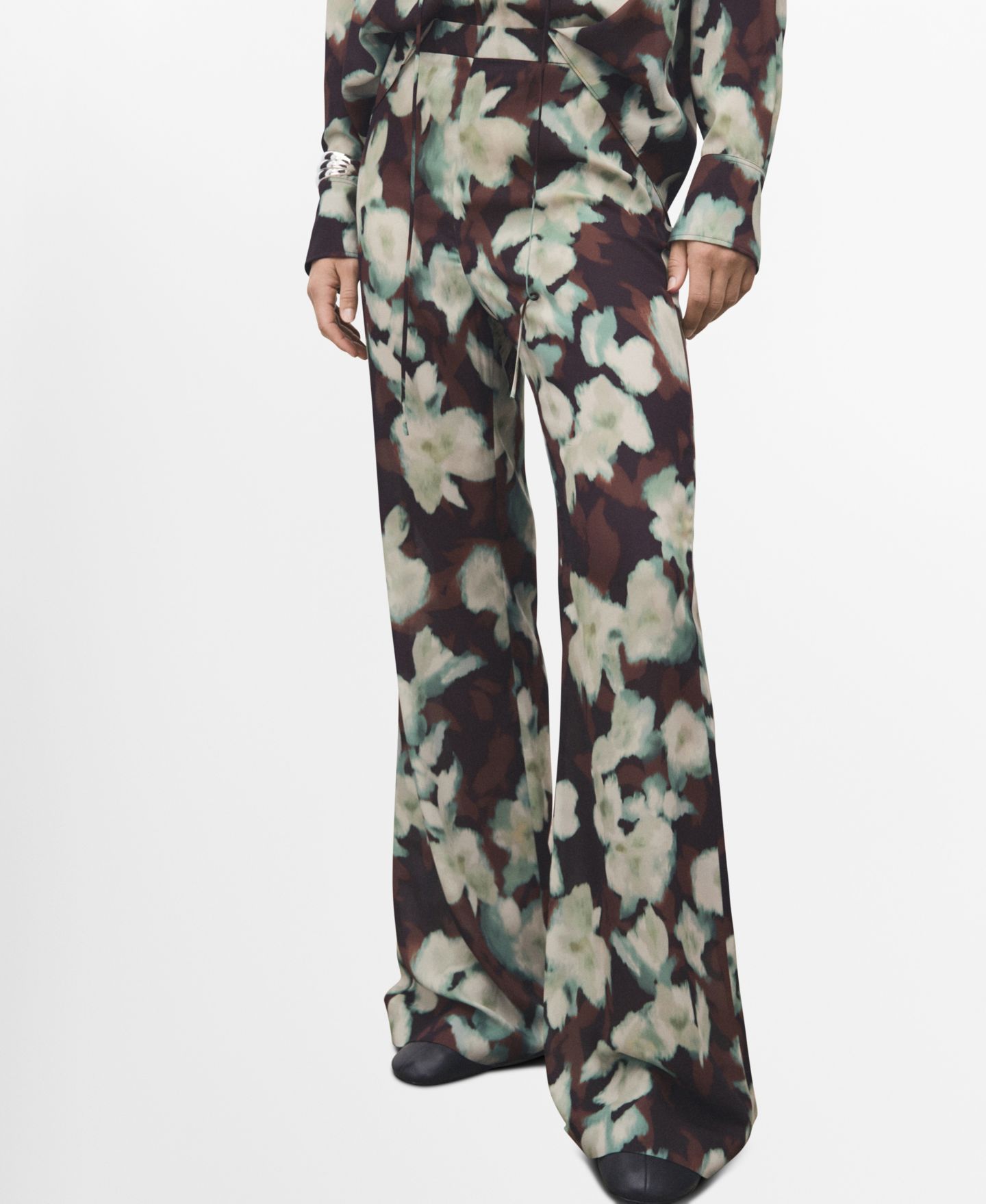 Женские брюки Mango Printed Flared, цвет: Зелёный — фото 1