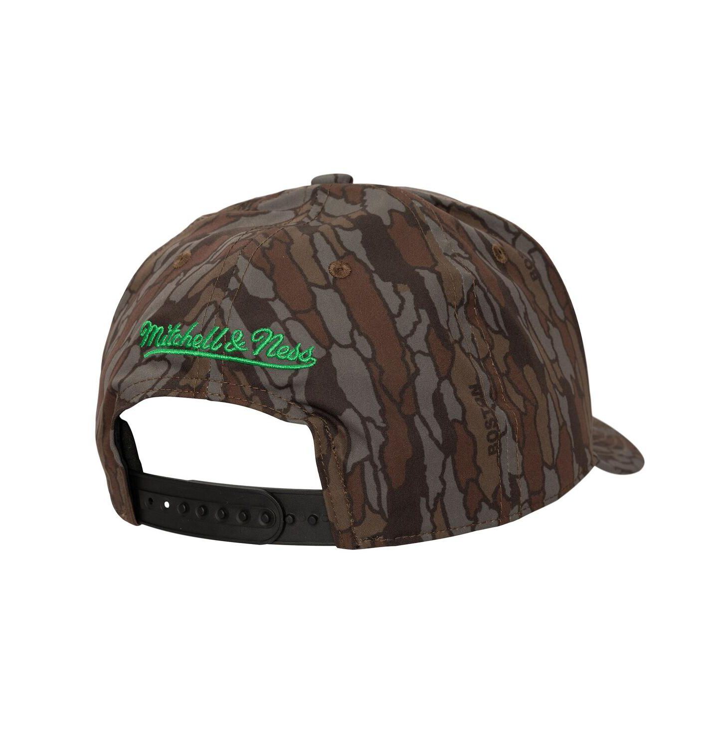 Мужская кепка Mitchell & Ness Camo Boston Celtics Hidden Pro-Crown Adjustable Hat — фото 2