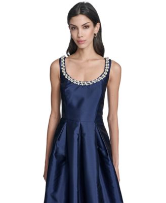 Women's Sleeveless Scoop Neck Ball Gown