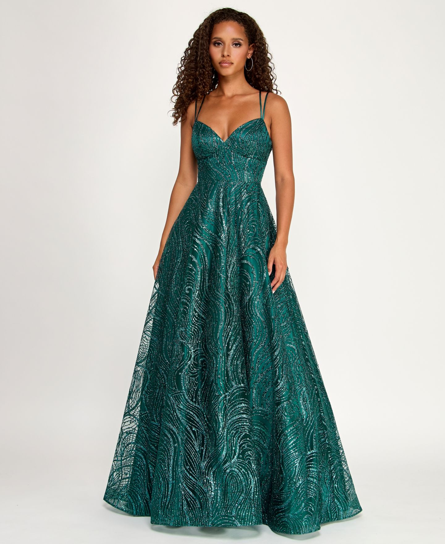Женские платья B Darlin Juniors' Spaghetti Strap V Neck Glitter Pattern Gown with Lace Up Back, цвет: Изумрудный — фото 1