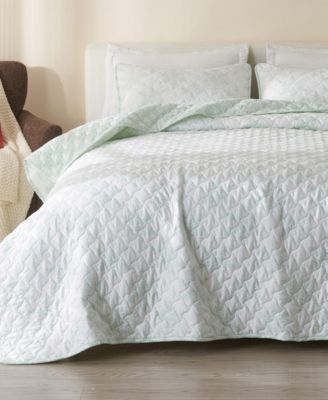 Snowflake Printed Microfiber Quilt Set with Shams