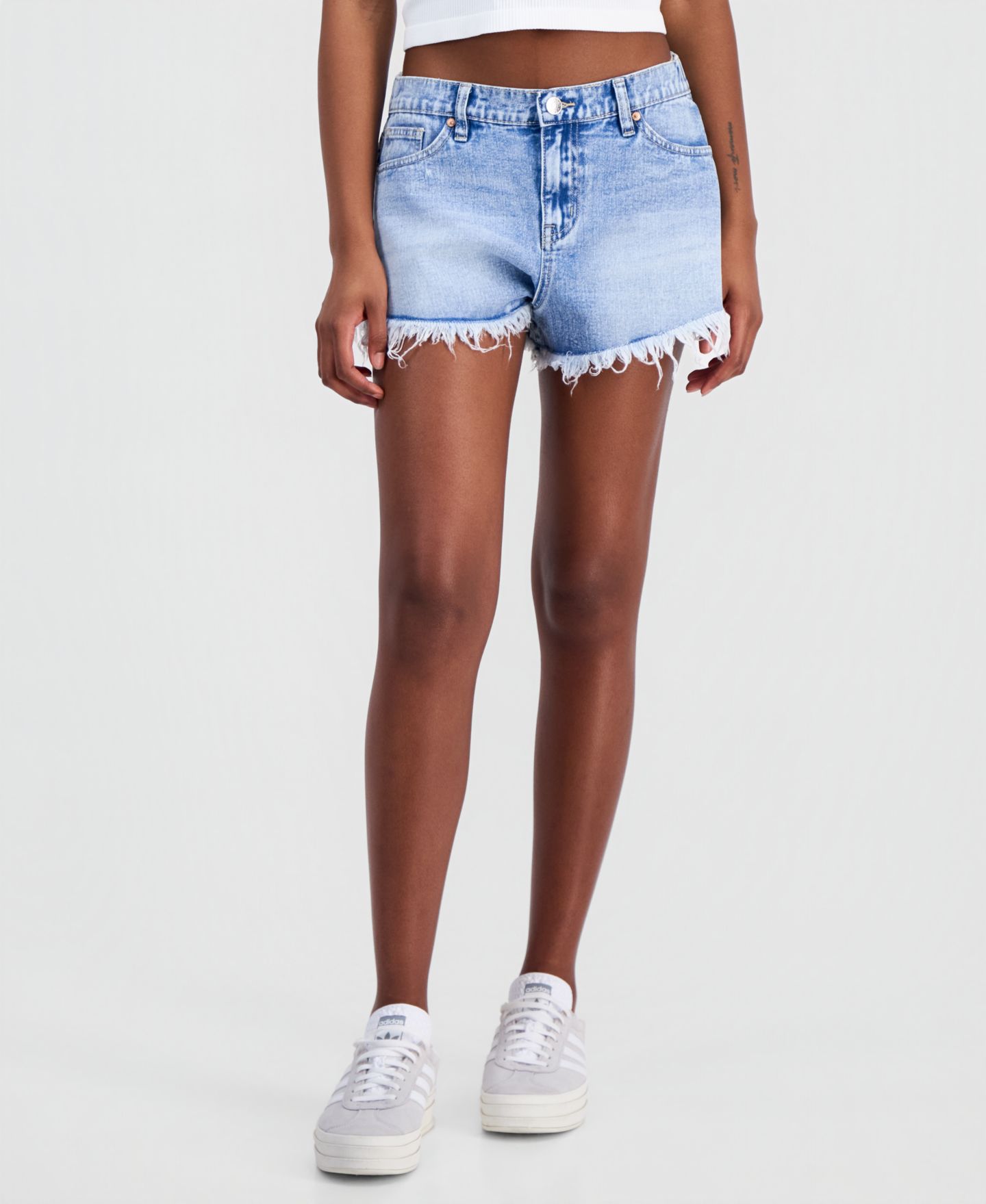 Женские шорты Madden Girl Juniors' Elasticized-Waist Cutoff, цвет: Светлая варка — фото 1